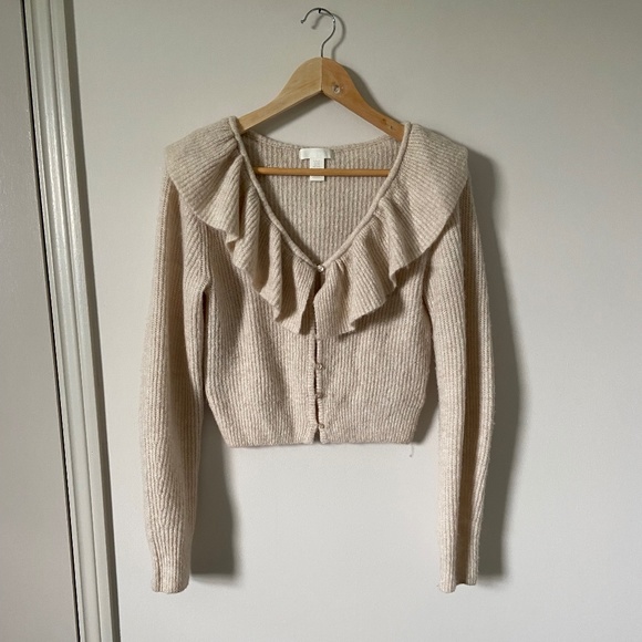 Flounce-collared Cardigan - Picture 3 of 5